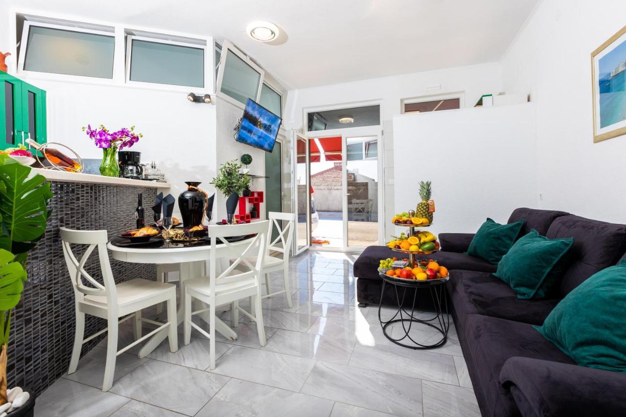 Apartment By The Way Hot Tub And Free Parking Dubrovnik Exteriör bild